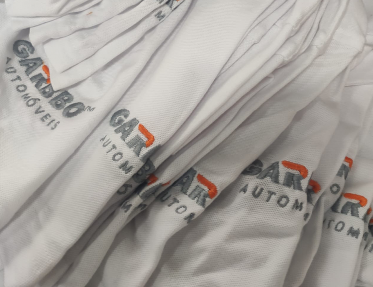 portefólio bordado garbbo mundo pinguim